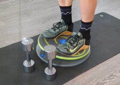 Übungen mit oder ohne Kurzhantel – Koordinatives Krafttraining zur Ganzkörperstabilität