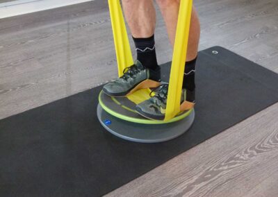 Übungen mit dem Theraband, Elasticband, Powerband oder Blackroll Loop Band