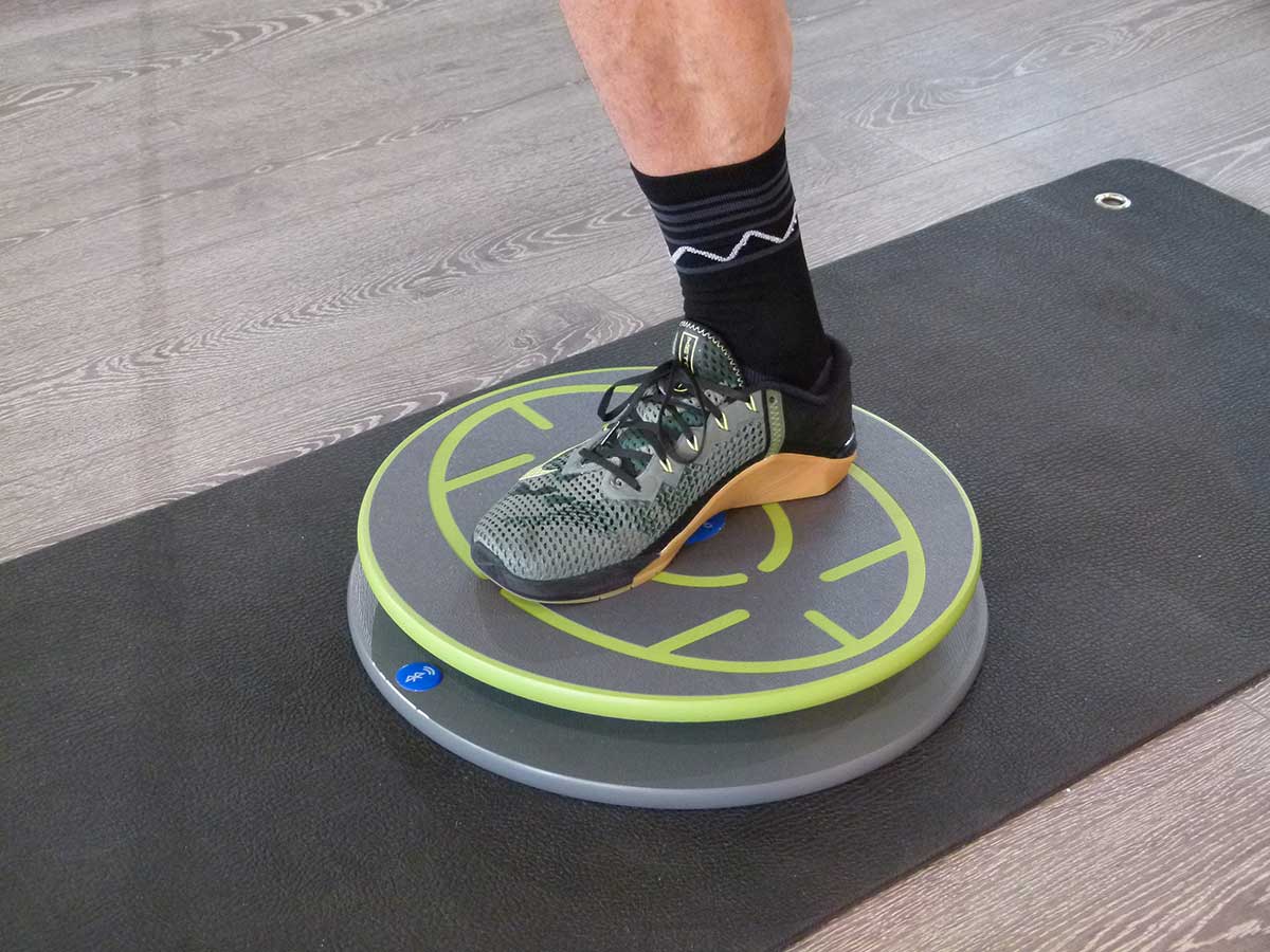 MFT Übung 513 Einbeinige Kniebeuge klassisch mit Balance-Control
