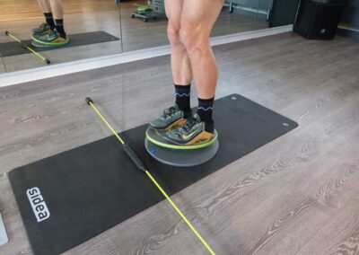 Stabilisationsübungen mit dem Flexi Bar Schwingstab – Ganzkörperstabilität und Koordination
