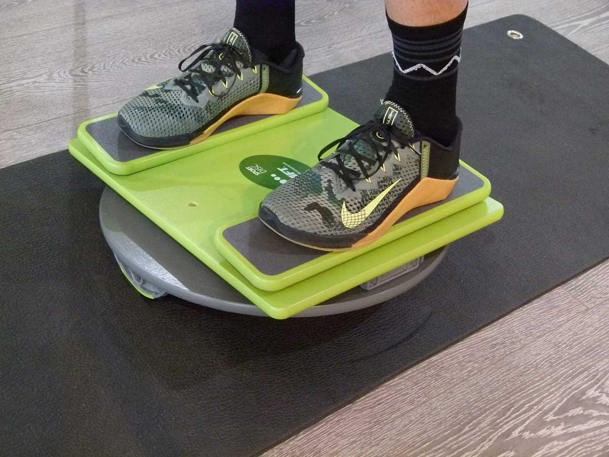 MFT Übung 417 Front Wipp Stabilisieren mit Ball fangen