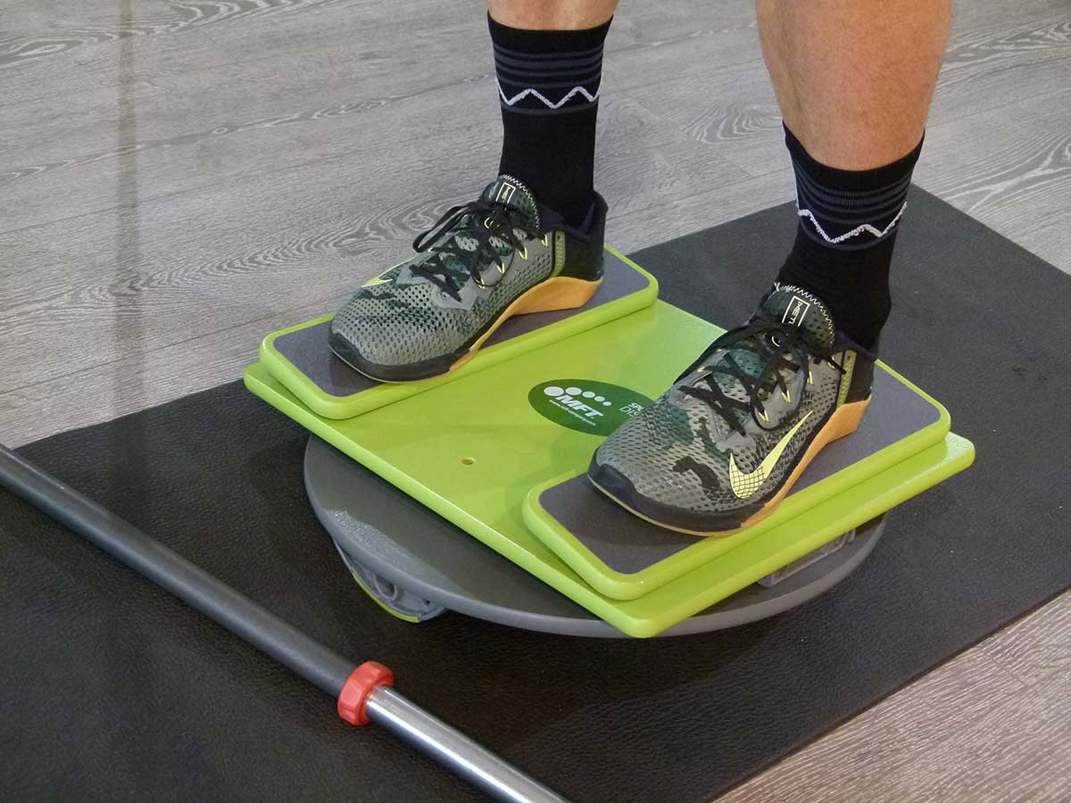 MFT Übung 424 Front Wipp Kniebeuge mit Hantelstange