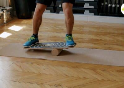 703a+b Shifting the weight to the left to the right – exercise variations for increasing the difficulty
