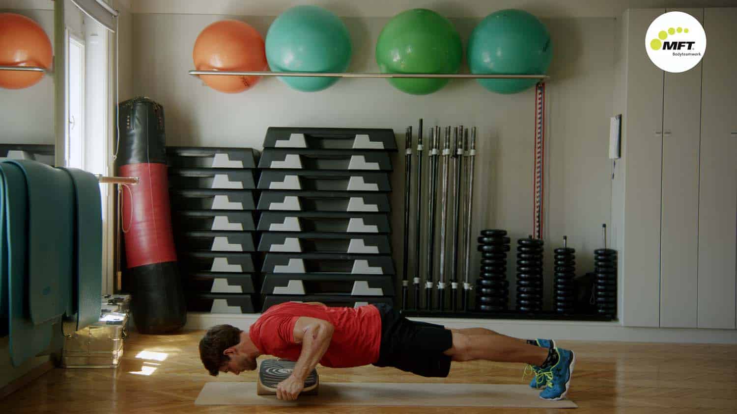 MFT Indoor Board Übung 707: Liegestütze