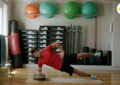 712a Side Plank with leg raise